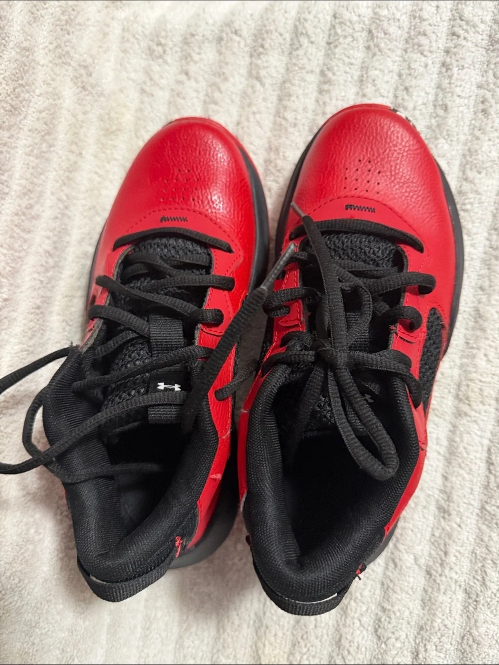 Under Armour Kids Red and Black Low-Top Sneakers